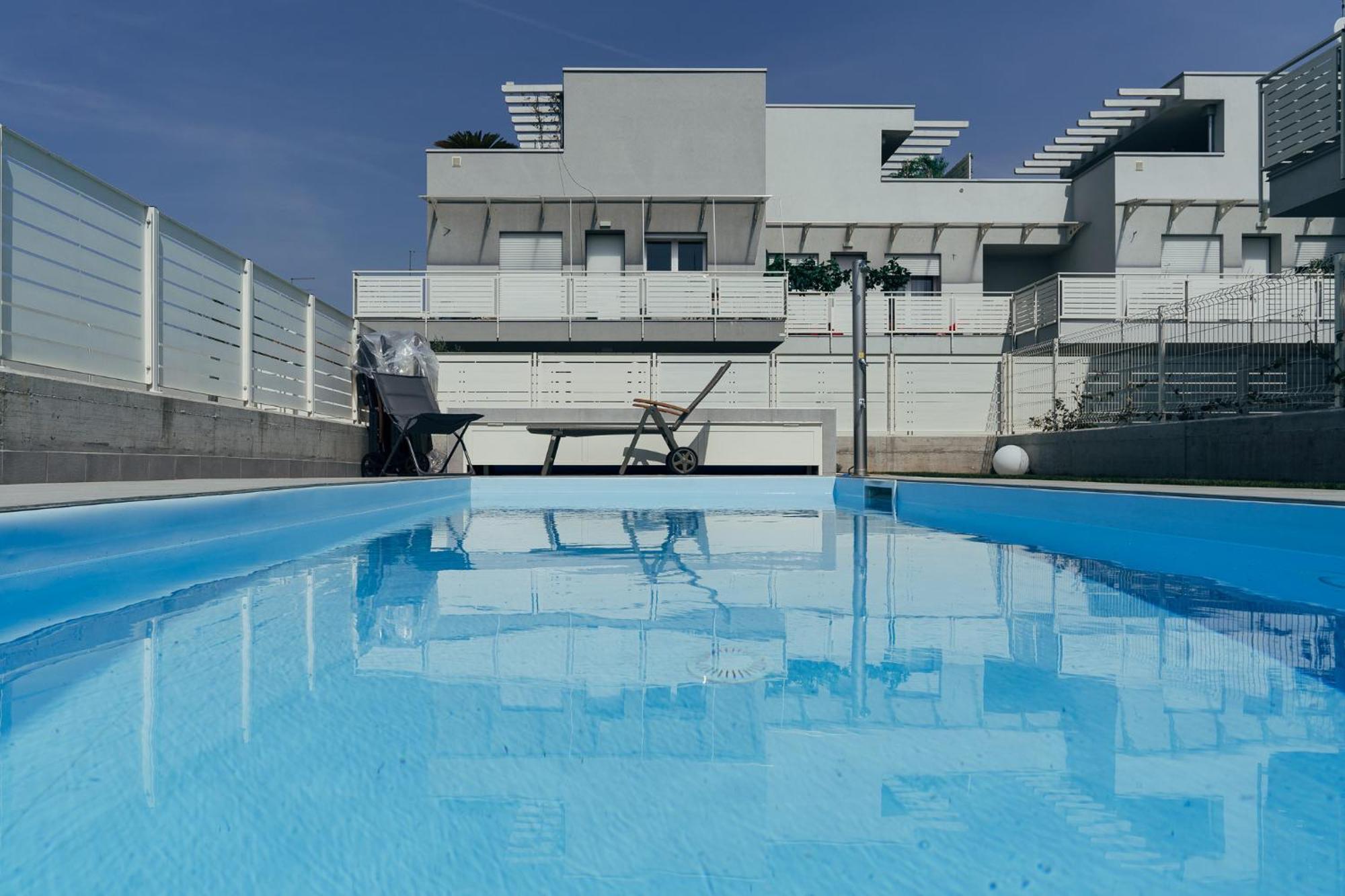 The Prince - Luxury Apartments With Pool Пескьера-дель-Гарда Экстерьер фото