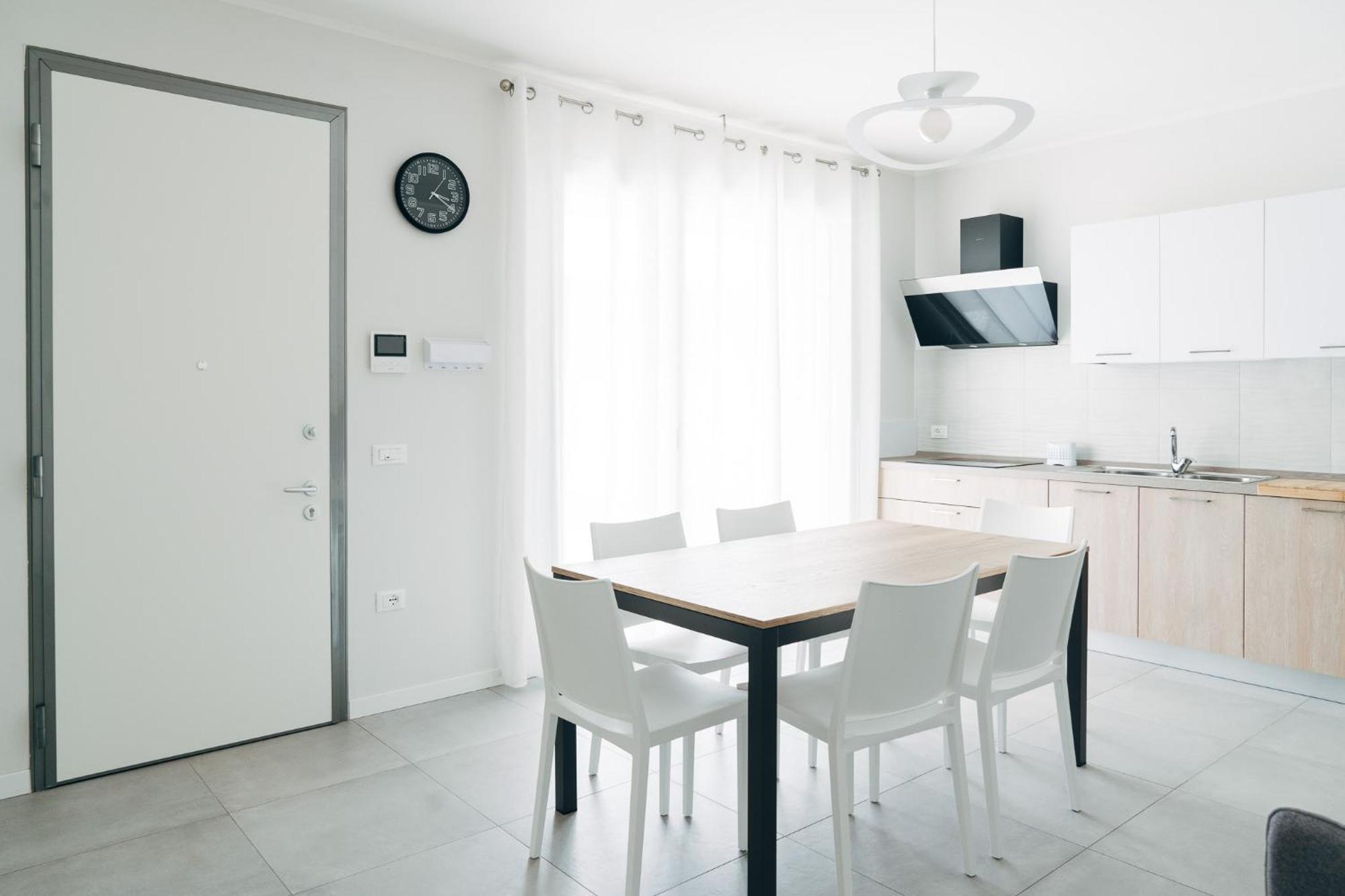 The Prince - Luxury Apartments With Pool Пескьера-дель-Гарда Экстерьер фото