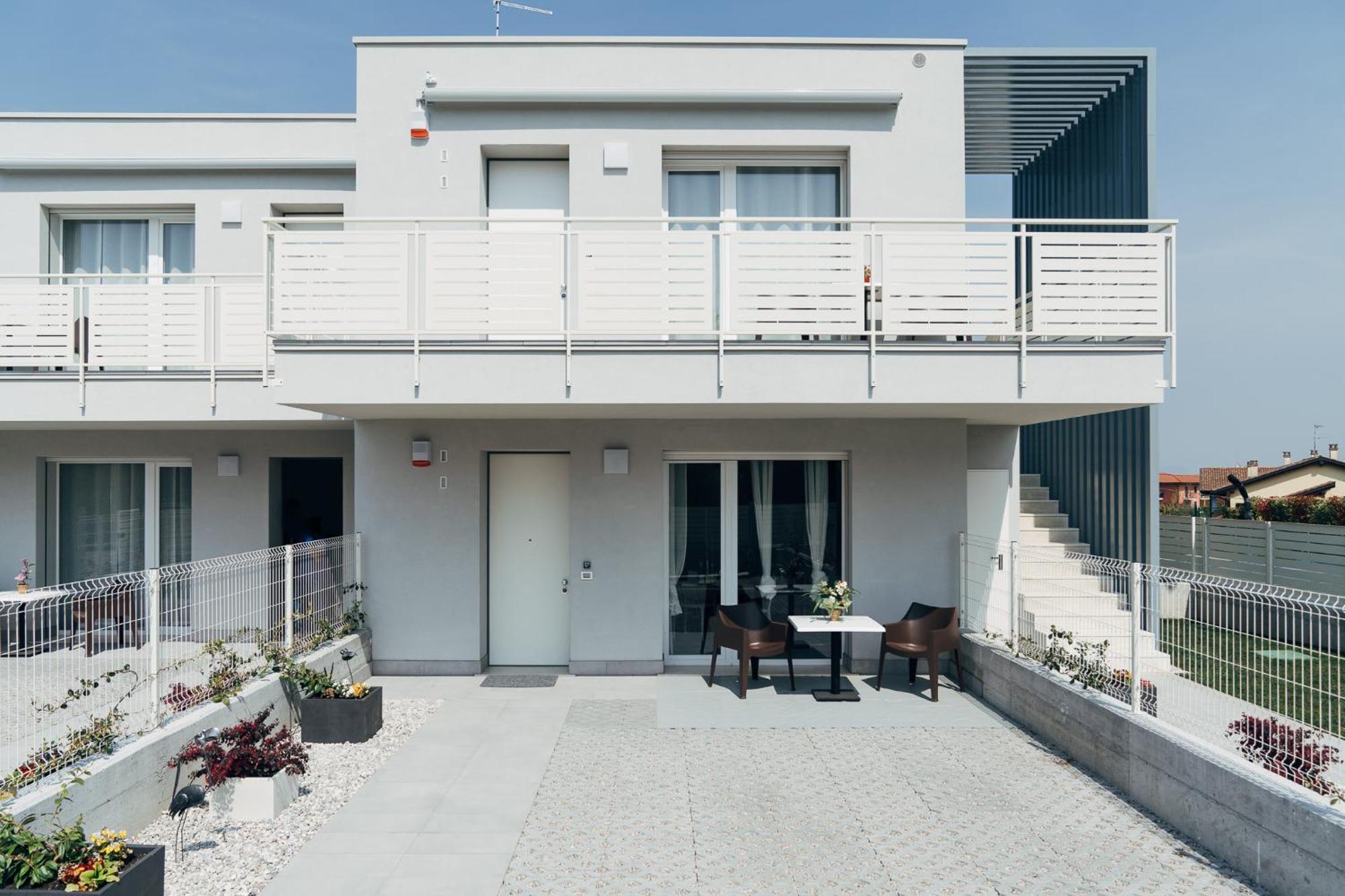 The Prince - Luxury Apartments With Pool Пескьера-дель-Гарда Экстерьер фото